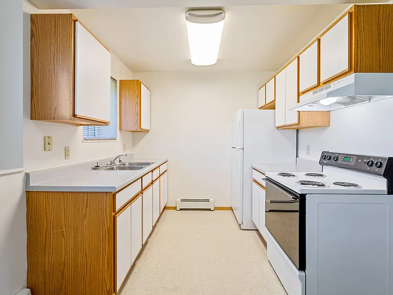 North Russell Apts-1650 N Russell — Photo 20