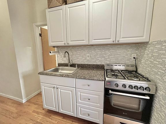 3rd image of 687 Manhattan Ave #2L