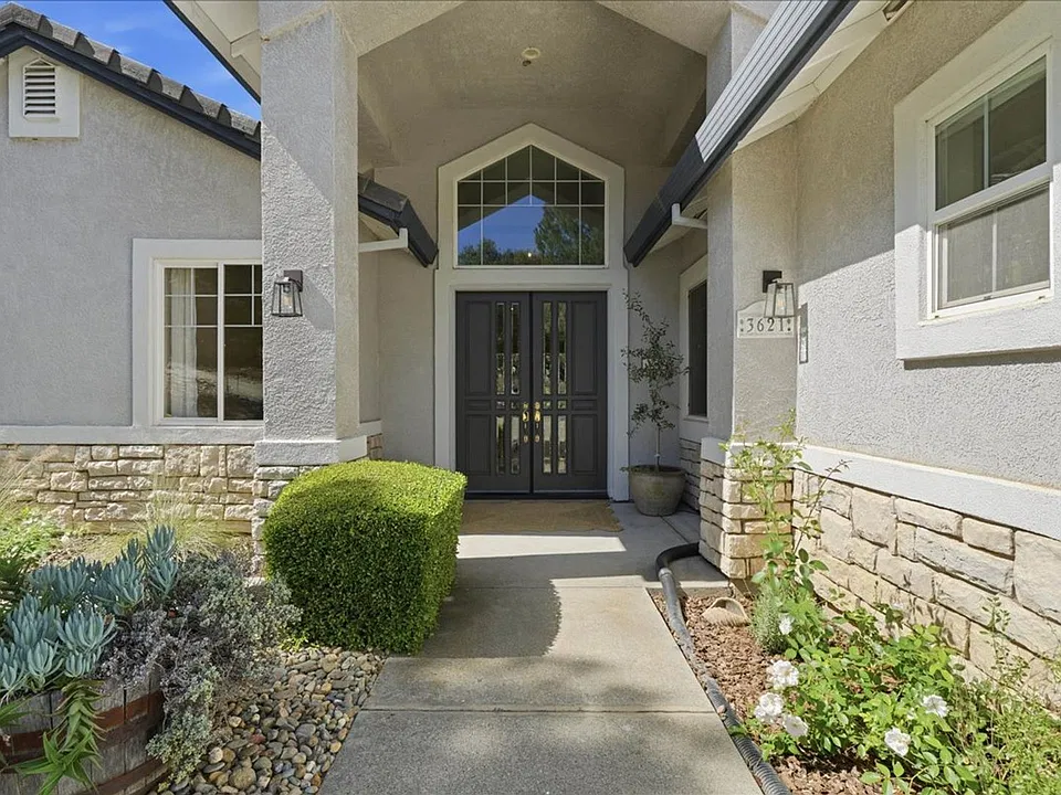 3621 Foxmore Ln