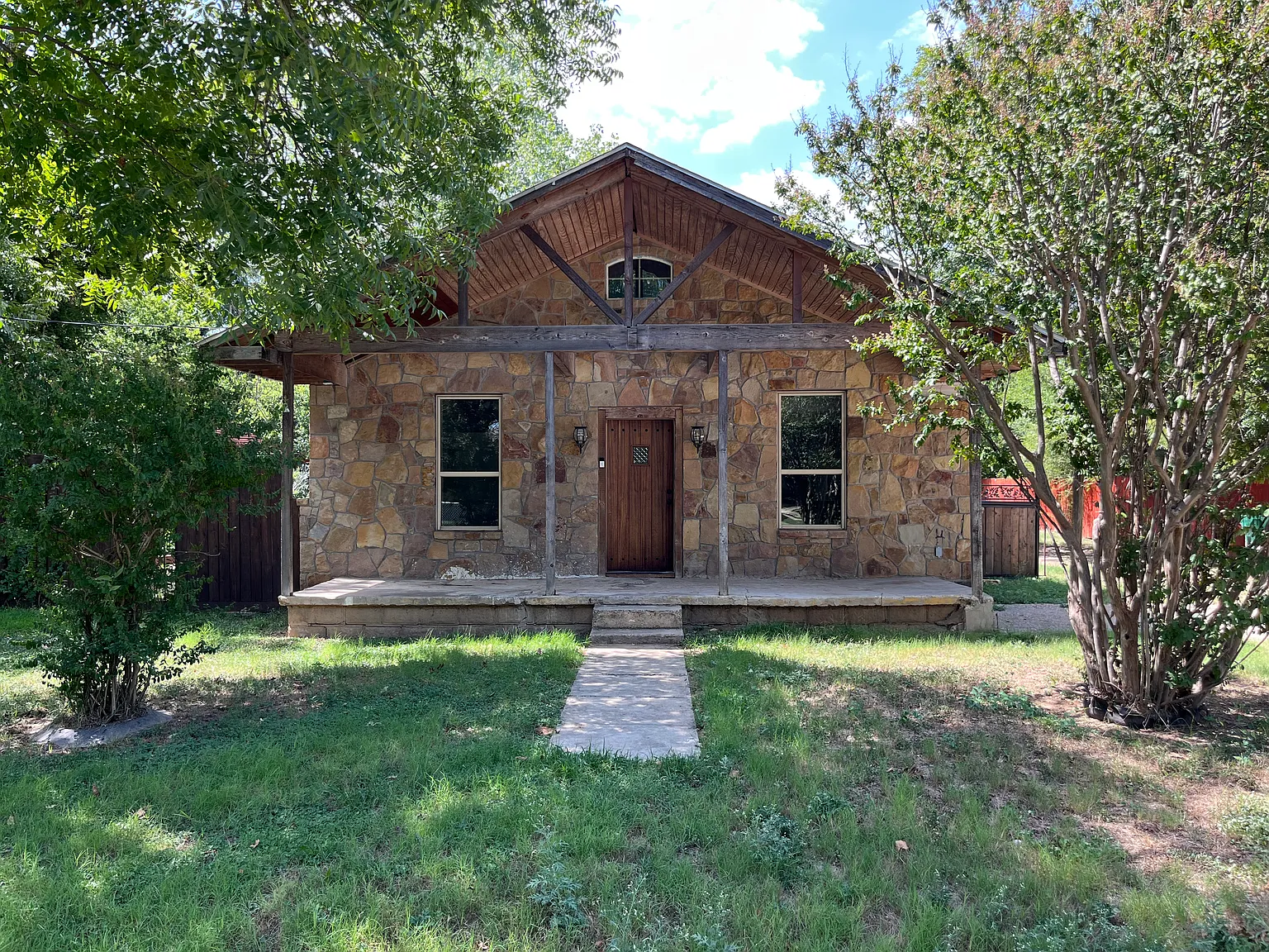 3 bed, 1.5 bath, 2296 sqft, $1,000 — Photo 1