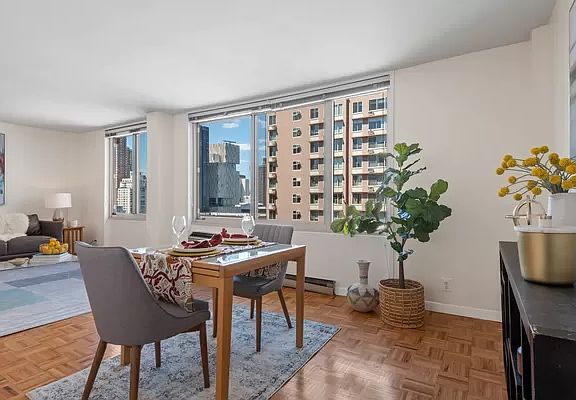 2nd image of 555 Main St APT 1401