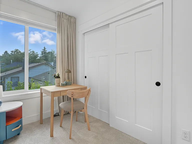 330 NE 58th Ave — Photo 30