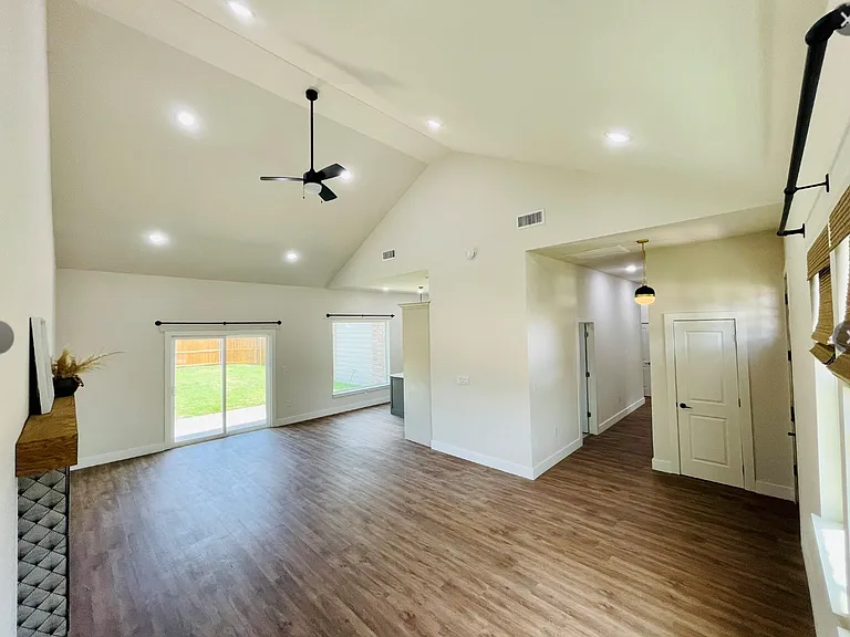 444 Timberbend Trl — Photo 5