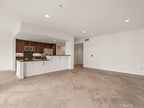 5th image of 300 E 4th St Unit 201
