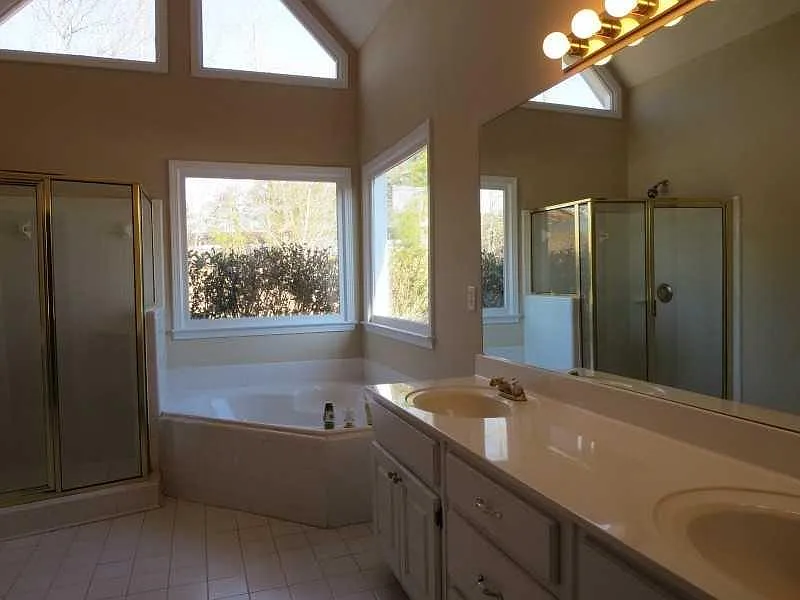 4 bed, 2.5 bath, 2308 sqft, $2,725 — Photo 3