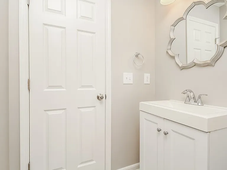 913 Birchmill Point S — Photo 13