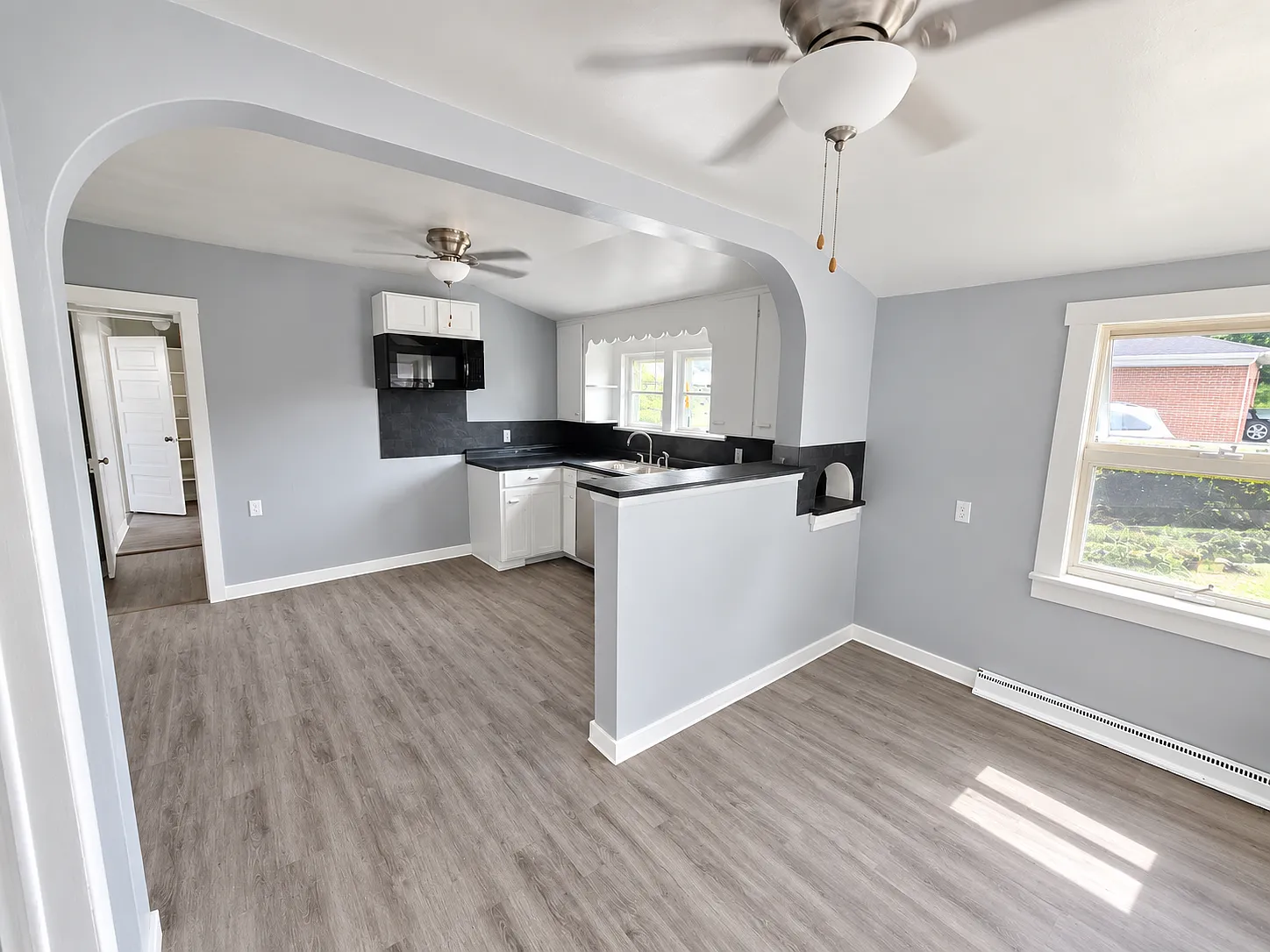 3 bed, 1089 sqft, $1,550 — Photo 2