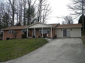 1st image of 917 Hemlock Dr NE