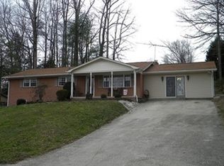 917 Hemlock Dr NE, Lenoir, NC 28645