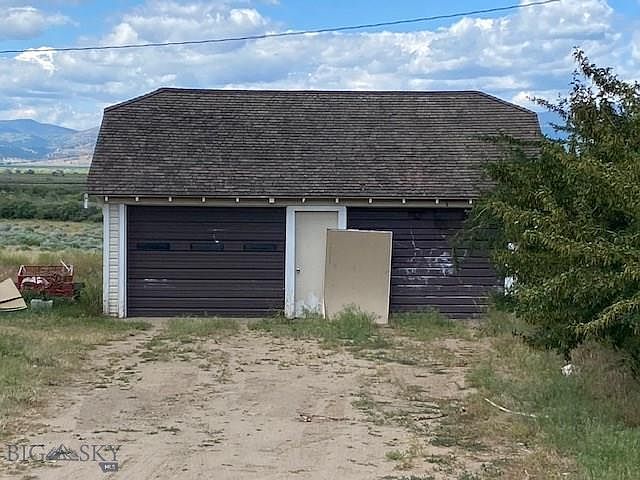 2nd image of 14810 Eastside Rd