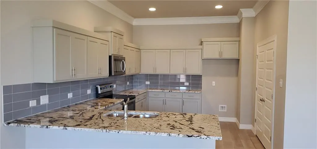 3 bed, 2.0 bath, 1527 sqft, $1,700 — Photo 3