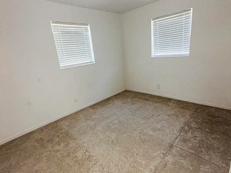5755 Winfield Blvd — Photo 10
