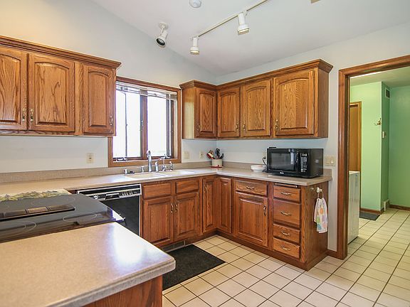 4th image of 2861 Richardson St