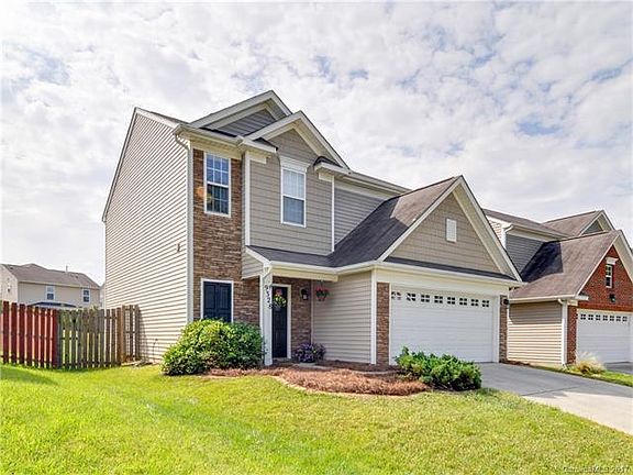 2nd image of 9328 Macquarie Ln