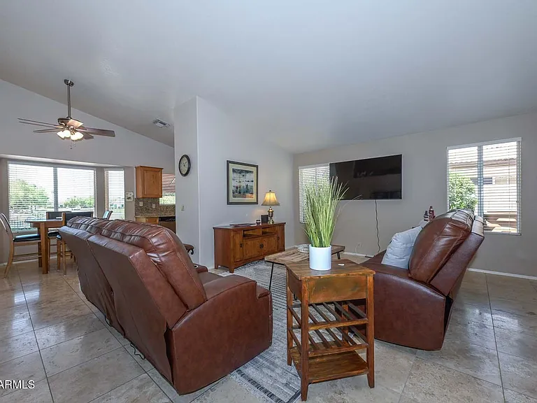 10509 W Runion Dr — Photo 4