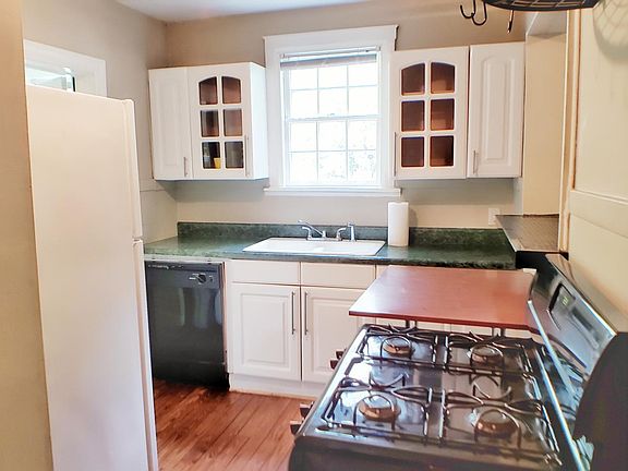 3rd image of 410 32nd Ave S #A