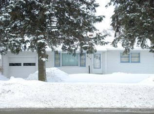 614 S Otter Ave, Parkers Prairie, MN 56361