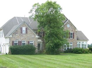 6 Surrey Way, Pittstown, NJ 08867