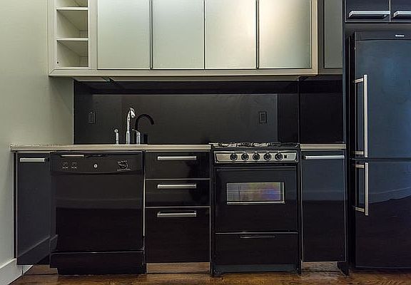 2nd image of 179 Maujer St #1F