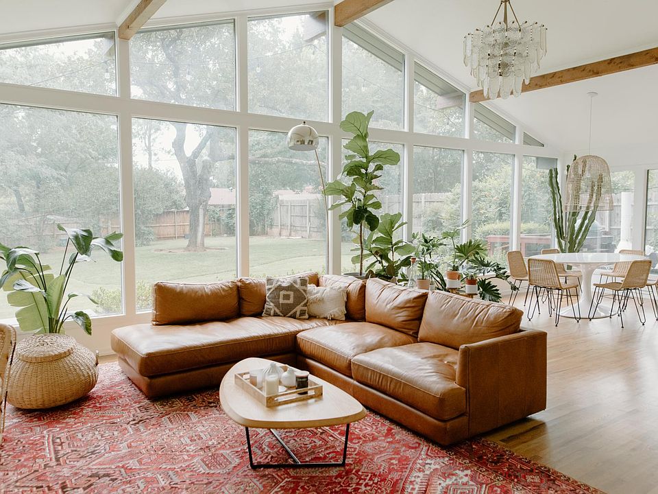 Huge and beautiful living room with backyard views and tons of natural light