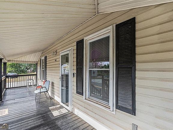 3rd image of 441 W Cherry St