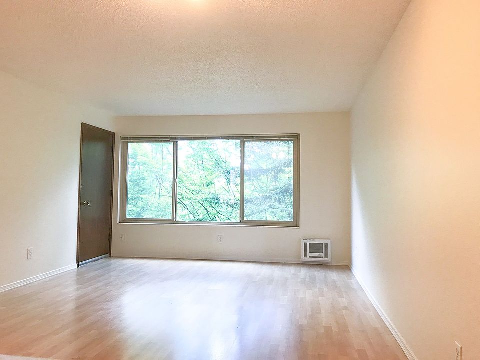 1st image of 1821 E Thomas St APT 304