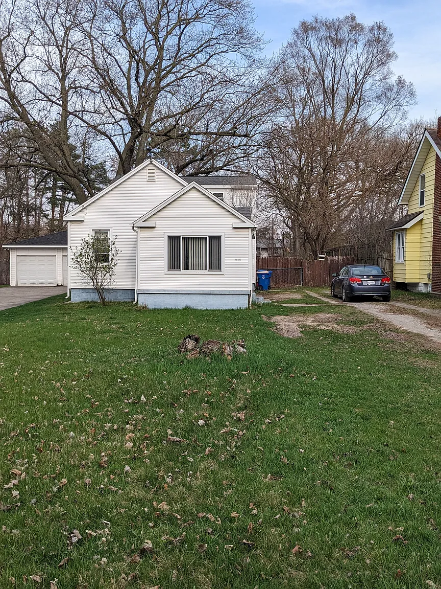 3590 Oakview Rd photo 1