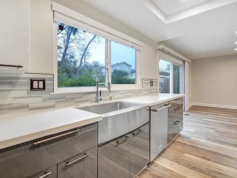 357 San Marin Dr — Photo 6