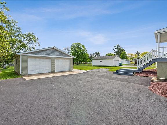 4th image of 1540 Woodlawn Dr