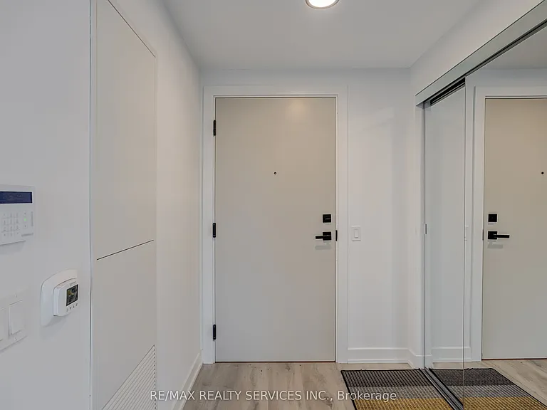 327 King St W #4106 — Photo 12