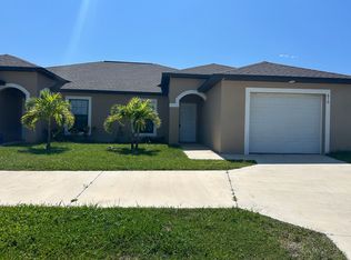 610 SW 8th Pl, Cape Coral, FL 33991