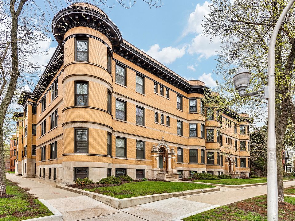 1st image of 3504 N Greenview Ave #1