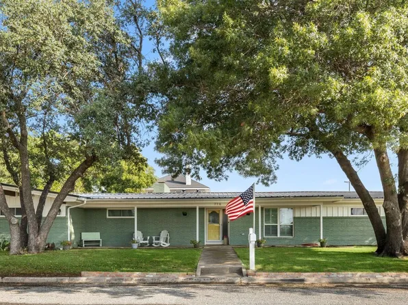 716 E South St, Henrietta, TX 76365