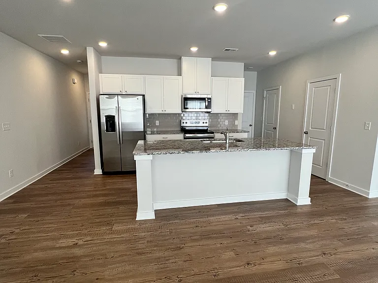 21 Founders Dr — Photo 5