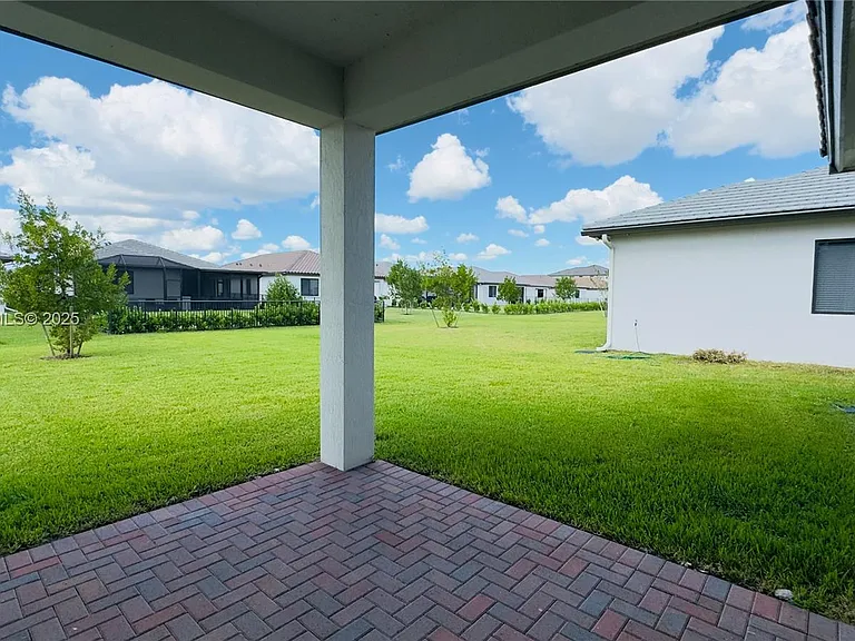 5089 Penella Ave — Photo 19