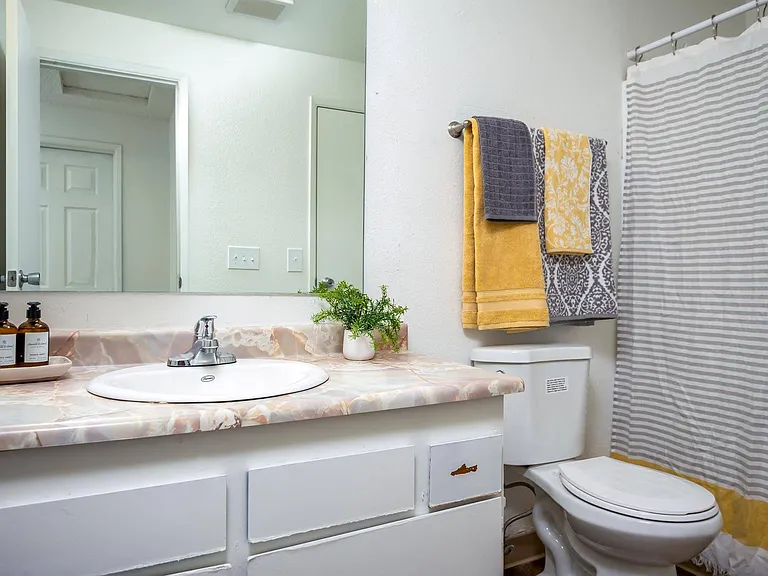 Sedona| Bathroom