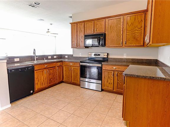 4th image of 4035 Pinebluff Ln