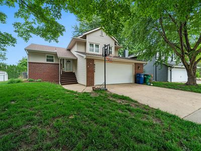 8425 Sharon Cir, Urbandale, IA, 50322
