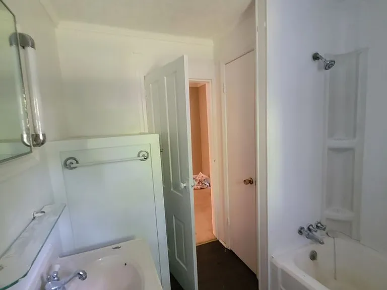 2105 College St — Photo 14
