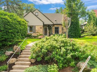 1017 Thomas Ave S, Minneapolis, MN 55405