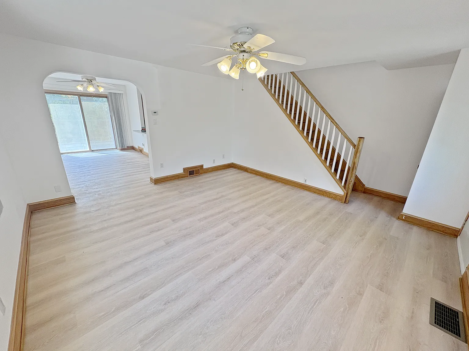 3 bed, 1125 sqft, $2,200 — Photo 2