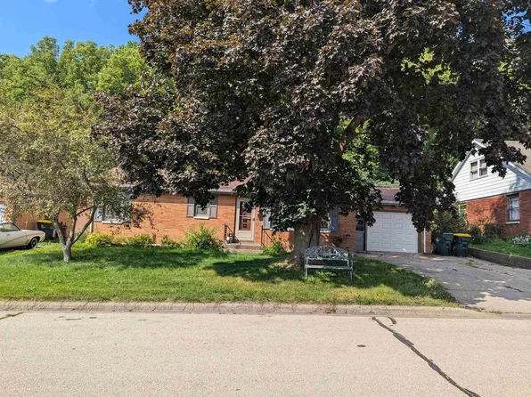 1017 East Bluff Street, Cassville, WI 53806