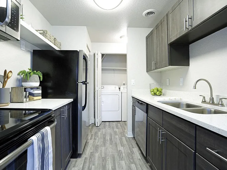 Northpoint Apartments — Photo 12