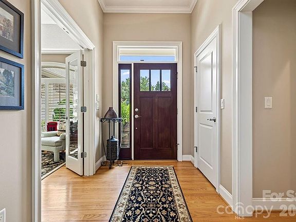 3rd image of 134 Whistlewood Ln