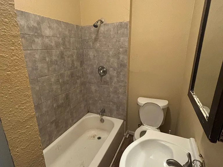 1723 Cedar St — Photo 3