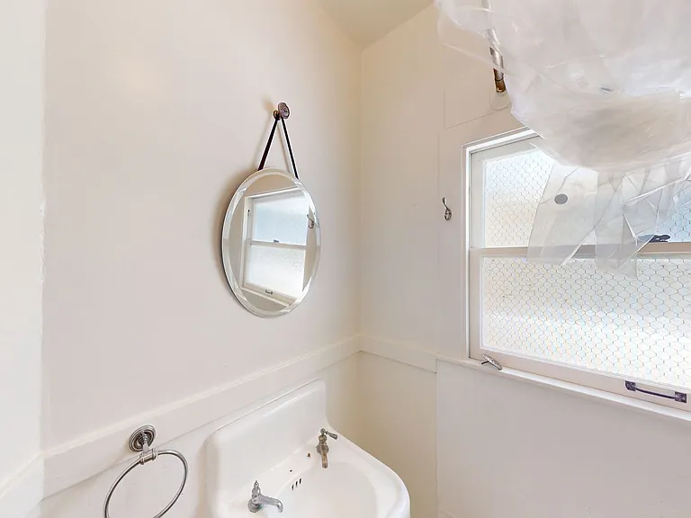 607 Beacon St — Photo 14
