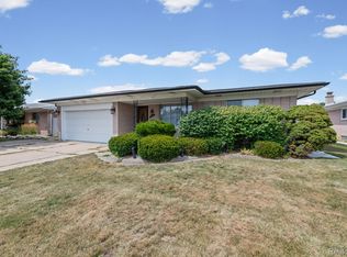 3647 Veronica Dr, Sterling Heights, MI 48310