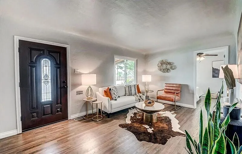 4 bed, 2.0 bath, 1111 sqft, $2,795 — Photo 4