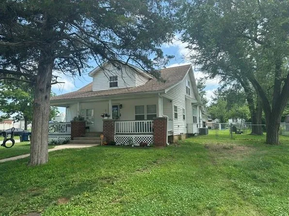 1120 N 12th St, Independence, KS 67301