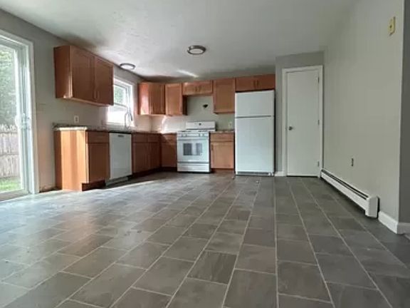 5th image of 11 Atherton Ave APT 3